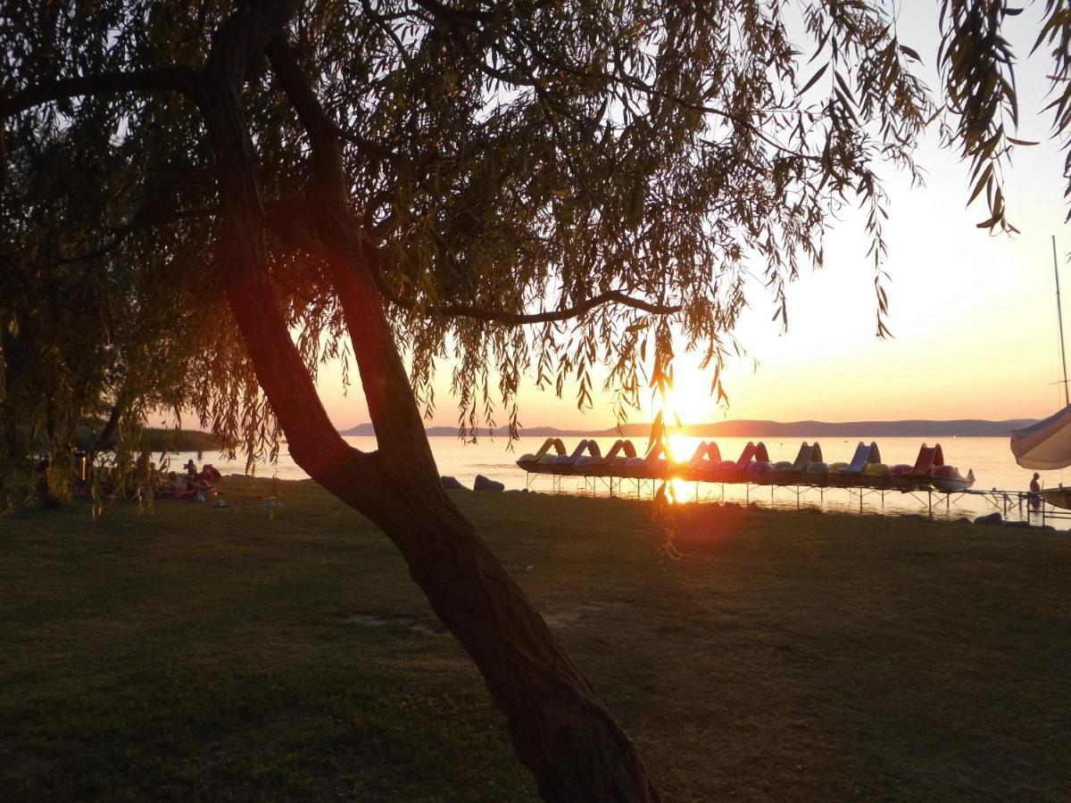 Kenge Apartmanok Balatonszárszó Eksteriør bilde