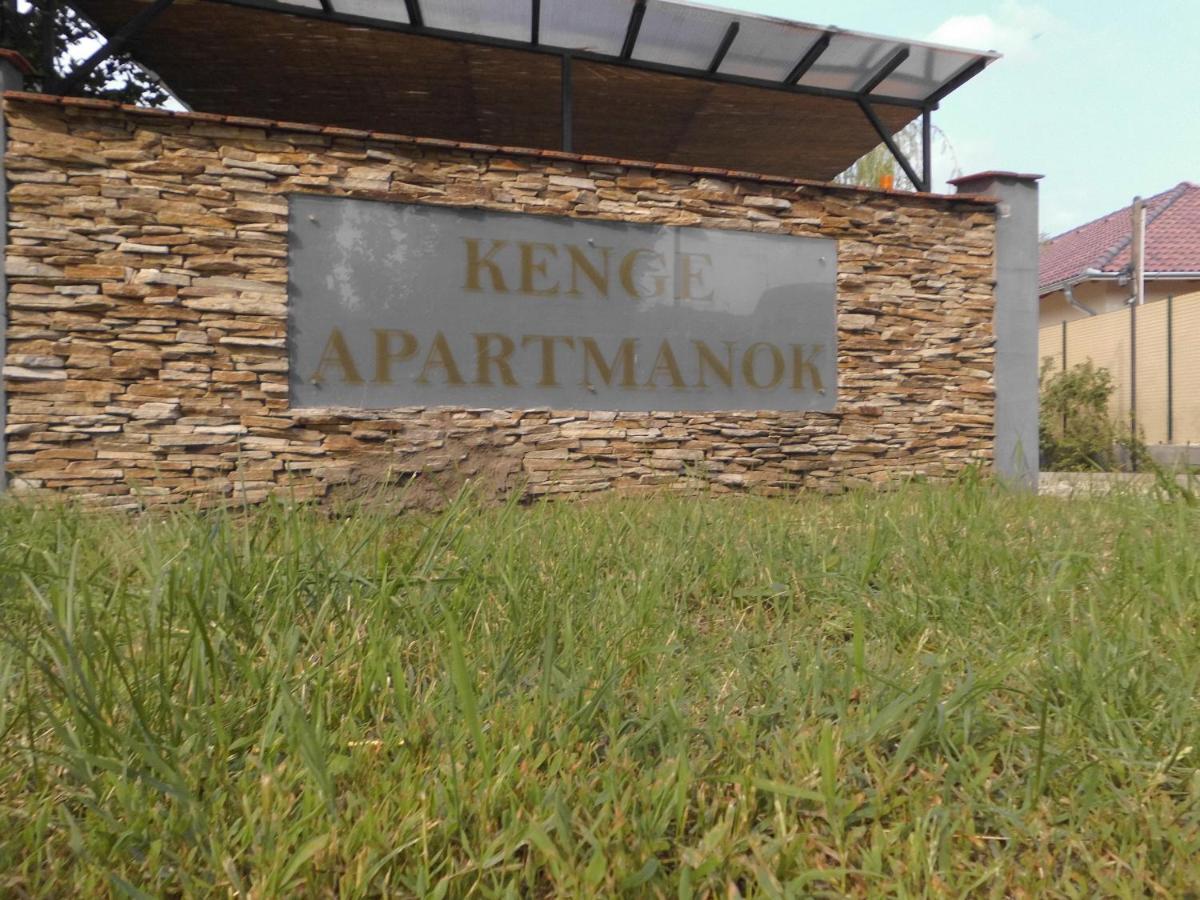 Kenge Apartmanok Balatonszárszó Eksteriør bilde